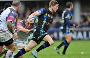 David Strettle on the burst for Clermont Auvergne