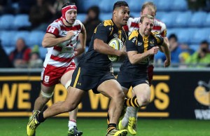 Frank Halai of Wasps breaks with the ball