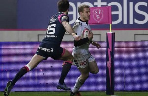 Brive's French wing Guillaume Namy scores a try