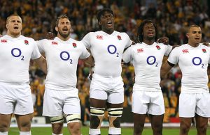 Maro Itoje and the England team sing the anthem