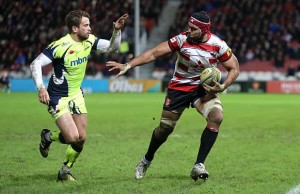 Sione Kalamafoni shrugs off Danny Cipriani on his way to the tryline