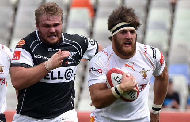 Boom Prinsloo charges forward for the Cheetahs