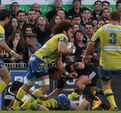 Camille Gerondeau on the attack for Clermont