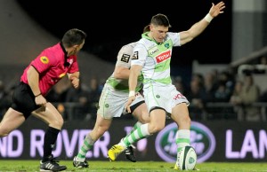 Colin Slade kicks off for Pau in his Top14 debut