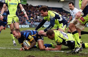 Francois Hougaard scores a try for Worcester