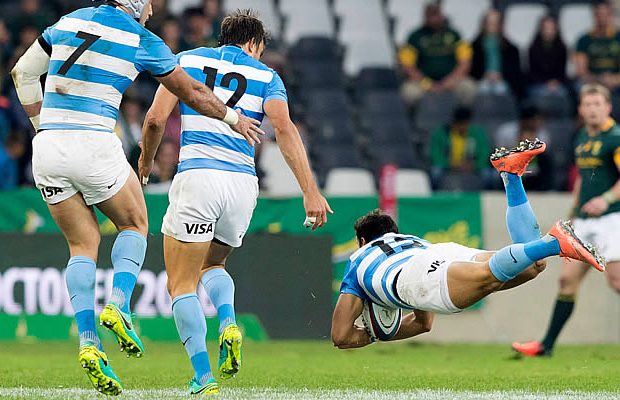 Joaqin Tuculet scores a try in Nelspruit