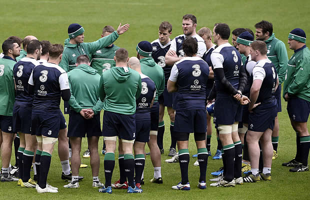 Jonny Sexton talks to the Ireland squad at training