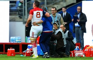 Louis Picamoles limps off the field against Italy