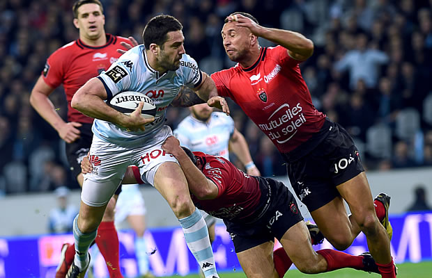 acing's French fly-half Remi Tales (L) vies with Toulon's New Zealander's wing Tom Taylor (R)