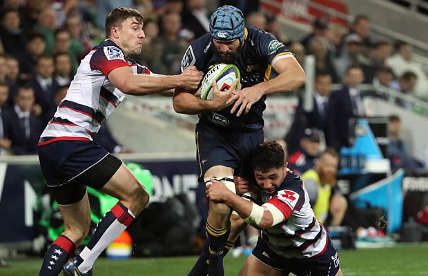 Scott Fardy wrestles with the ball for the Brumbies