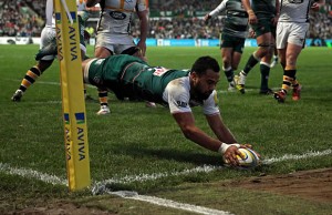 Telusa Veainu of Leicester dives over to score a try