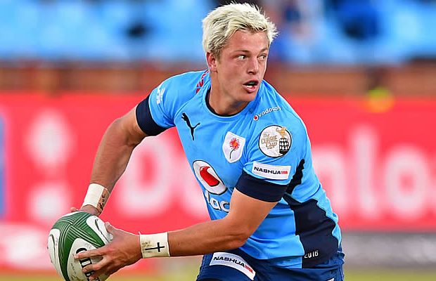 Tian Schoeman clears the ball for the Blue Bulls