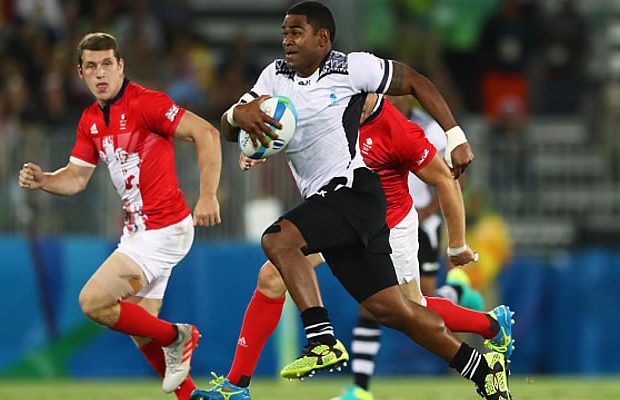 Vatemo Ravouvou on the charge for Fiji in the Sevens Gold Final
