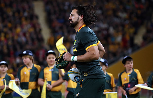 Victor Matfield runs on to the field for South Africa