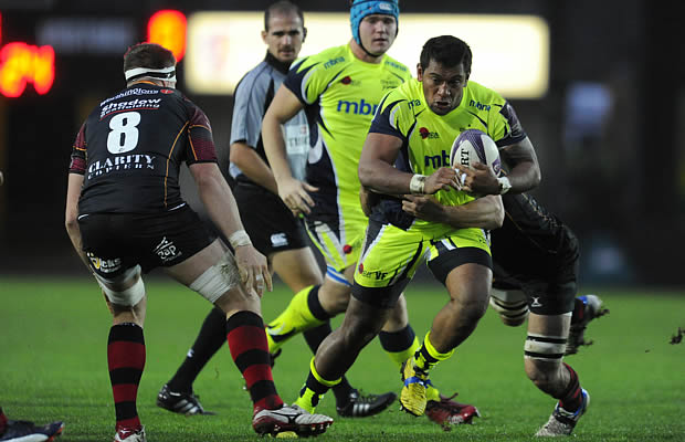 Vili Fihaki on the attack for Sale Sharks