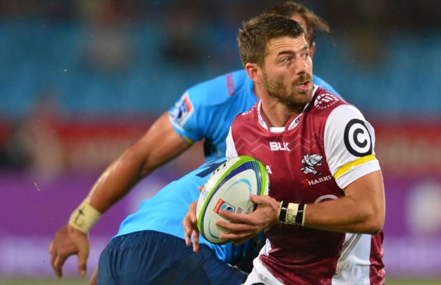 Willie le Roux looks to attack for the Sharks