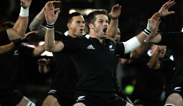 Richie McCaw is back in the All Black starting line up
